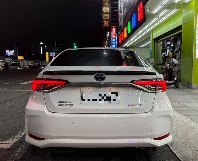 TOYOTA豐田 COROLLA ALTIS HYBRID  第3張相片