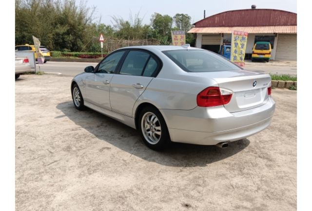 BMW 320i 2005年2000cc  第4張相片