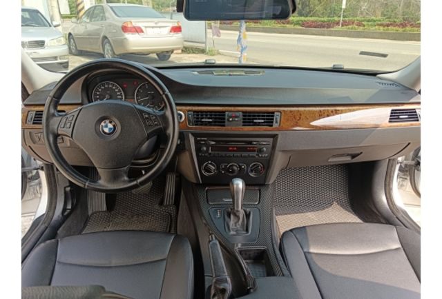 BMW 320i 2005年2000cc  第6張相片