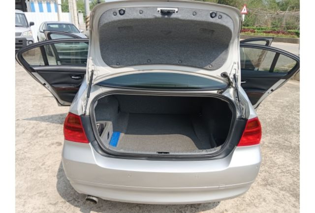 BMW 320i 2005年2000cc  第9張相片