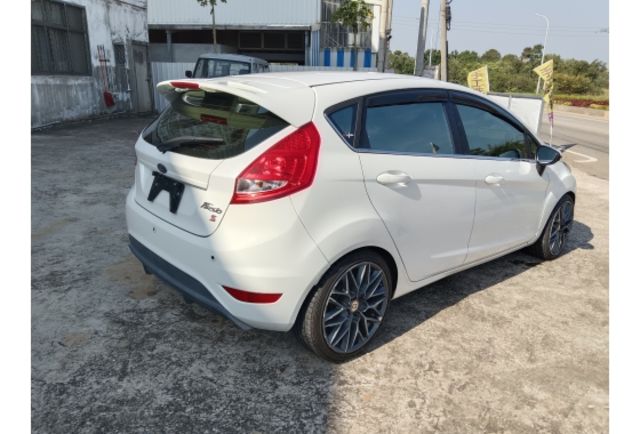 FORD FIESTA 2013年1600cc  第3張相片