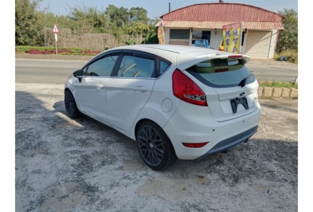 FORD FIESTA 2013年1600cc  第4張相片