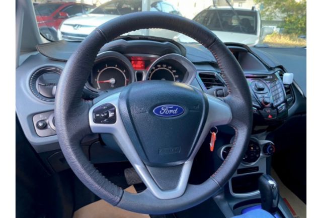 FORD FIESTA 2013年1600cc  第8張相片