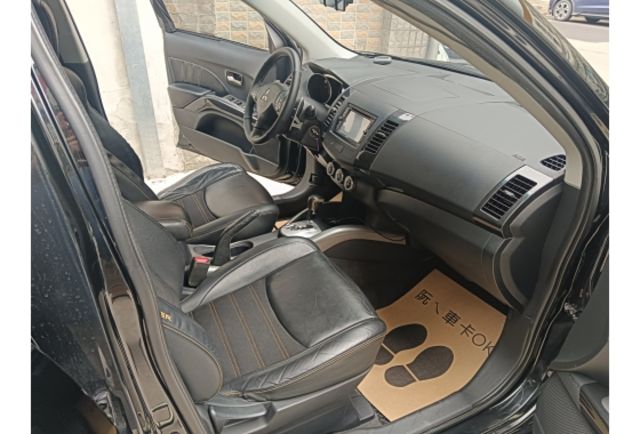 MITSUBISHI OUTLANDER 2012年2400cc  第12張相片
