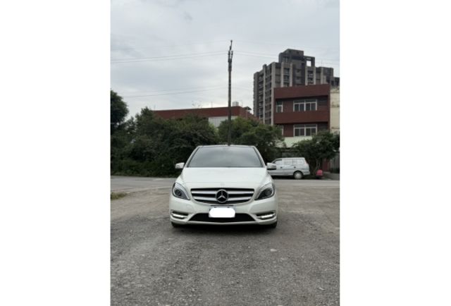 BENZ B200 2014年1800cc  第2張相片