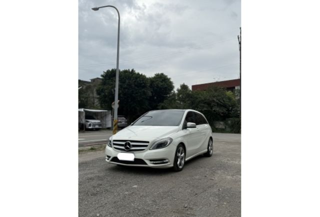 BENZ B200 2014年1800cc  第3張相片
