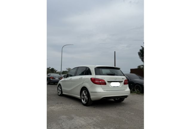 BENZ B200 2014年1800cc  第4張相片