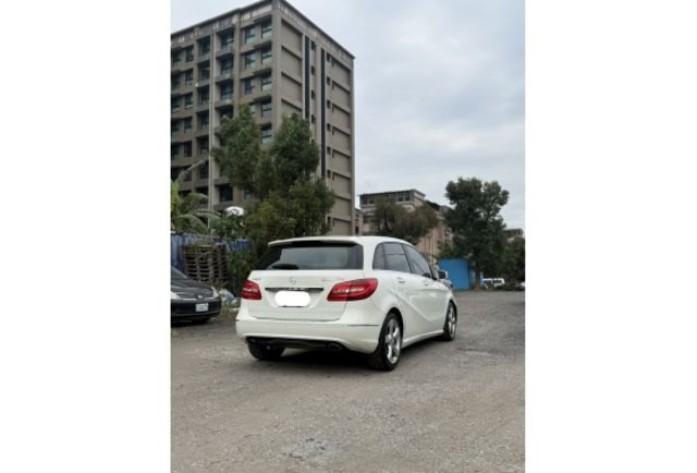 BENZ B200 2014年1800cc  第6張相片