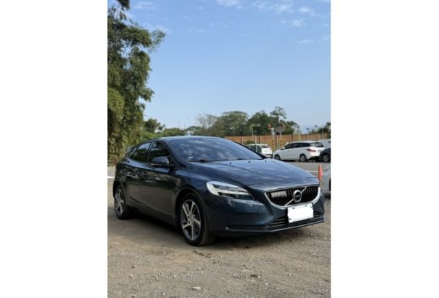 VOLVO V40 2017年1500cc  第1張相片