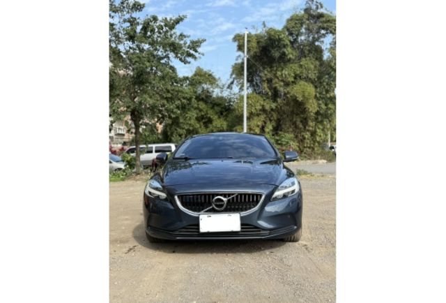 VOLVO V40 2017年1500cc  第2張相片
