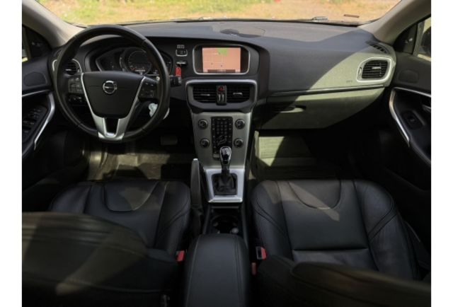 VOLVO V40 2017年1500cc  第9張相片