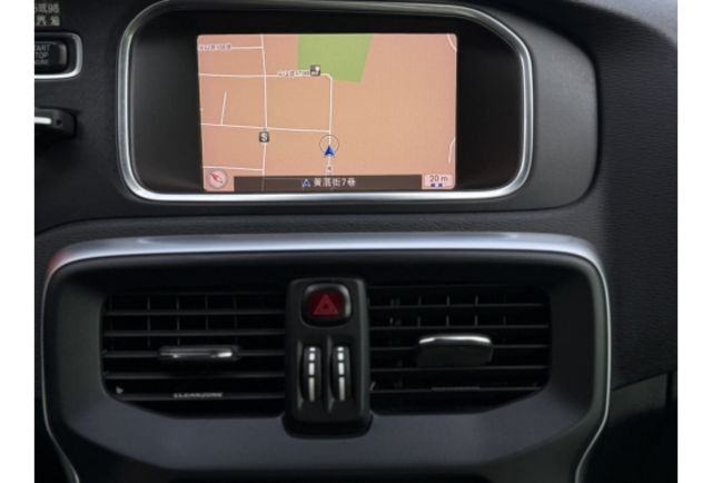 VOLVO V40 2017年1500cc  第10張相片