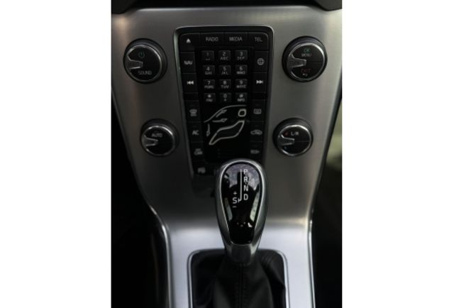 VOLVO V40 2017年1500cc  第13張相片