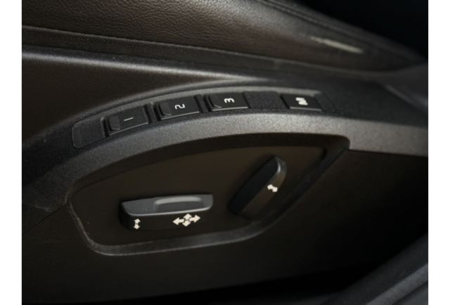 VOLVO V40 2017年1500cc  第14張相片