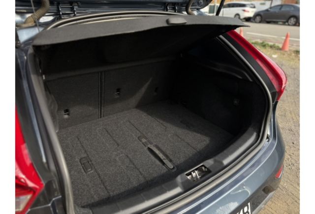 VOLVO V40 2017年1500cc  第16張相片