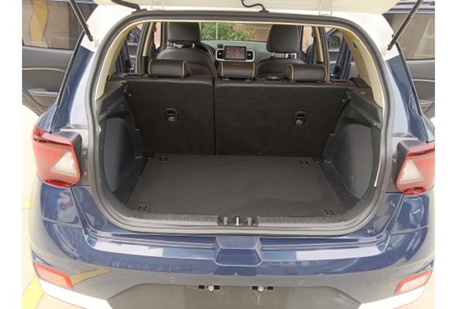 HYUNDAI VENUE 2020年1600cc  第12張相片