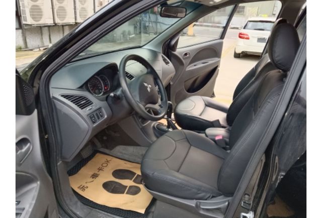 MITSUBISHI ZINGER 2012年2400cc  第7張相片