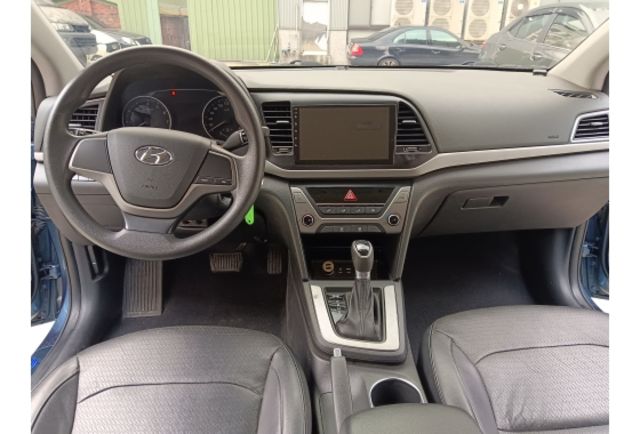HYUNDAI ELANTRA 2018年1600cc  第10張相片