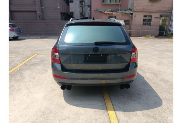 SKODA OCTAVIA COMBI 1.8 TSI  第5張相片
