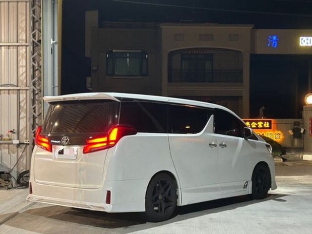 TOYOTA豐田 ALPHARD  第2張相片