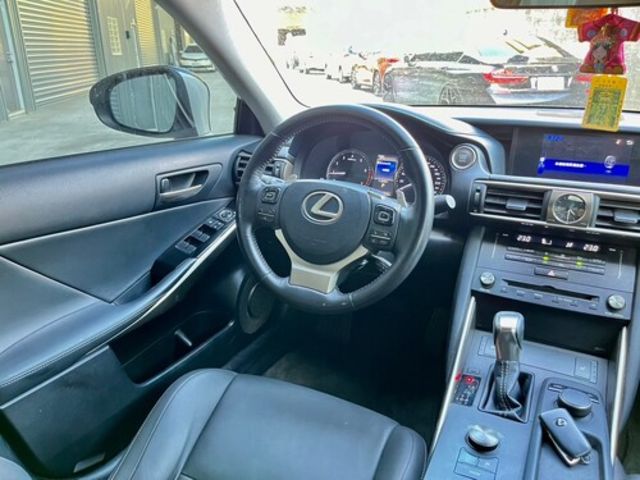 LEXUS凌志 IS 300  第7張相片