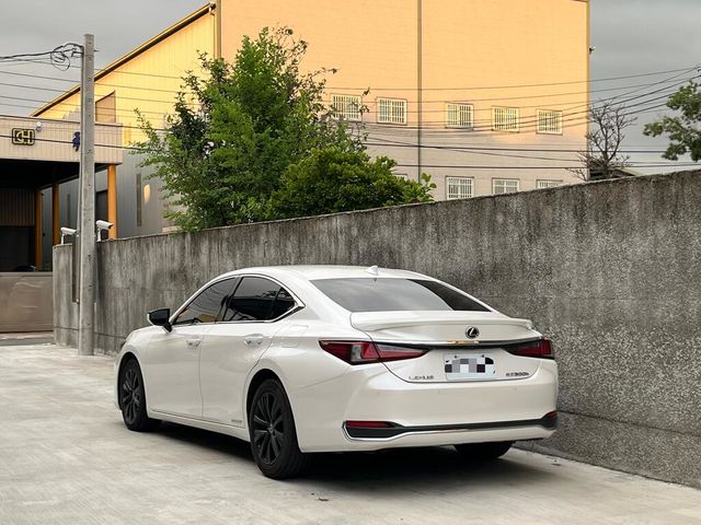 LEXUS凌志 ES300H  第2張相片