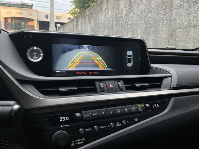 LEXUS凌志 ES300H  第7張相片