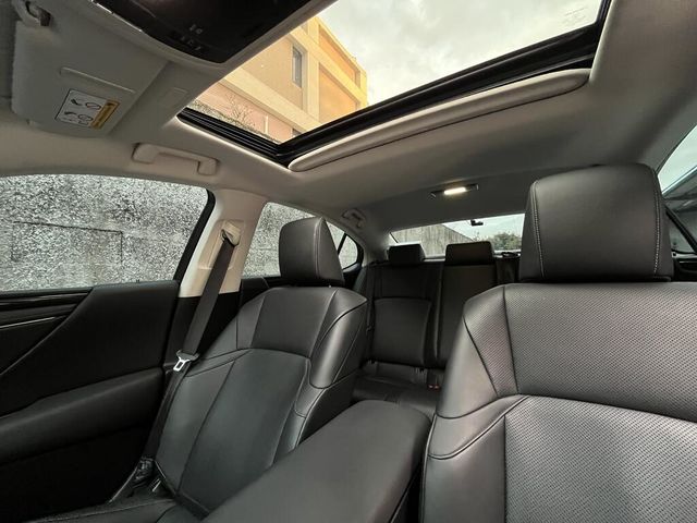 LEXUS凌志 ES300H  第9張相片