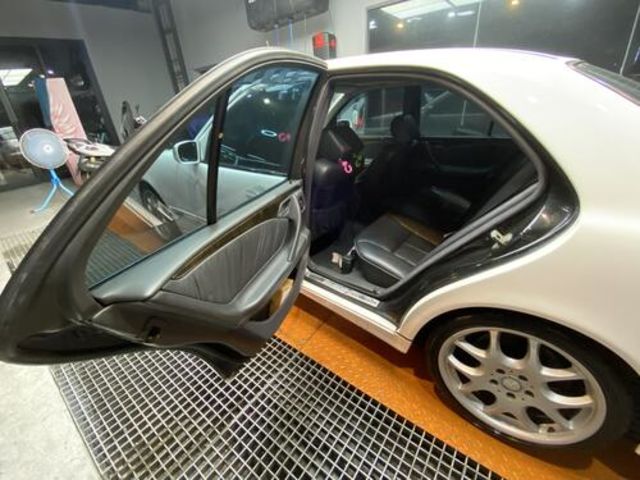 M-BENZ賓士 E240  第12張相片