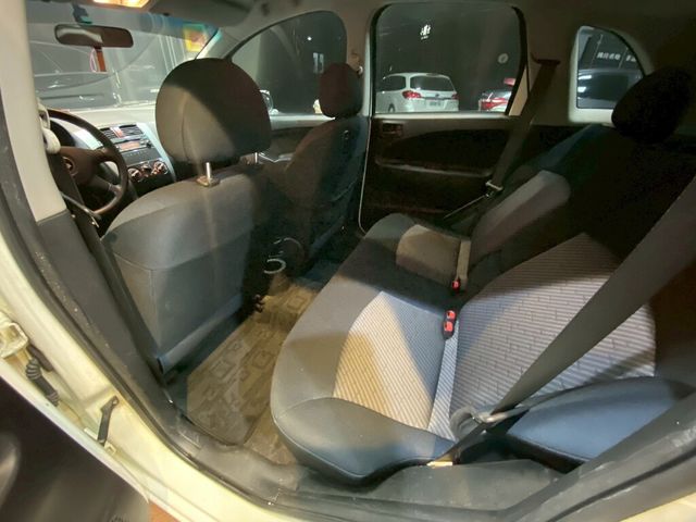 MITSUBISHI三菱 COLT PLUS  第8張相片
