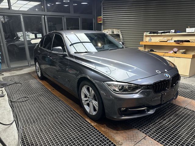 BMW寶馬 320I SEDAN ZA  第3張相片