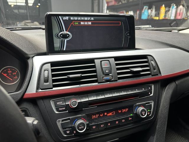 BMW寶馬 320I SEDAN ZA  第5張相片