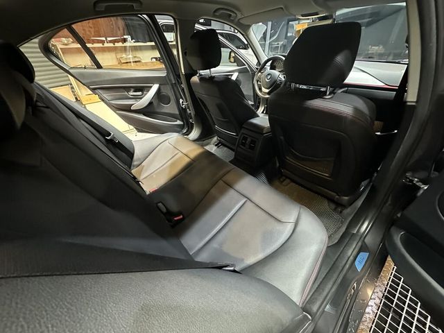 BMW寶馬 320I SEDAN ZA  第13張相片