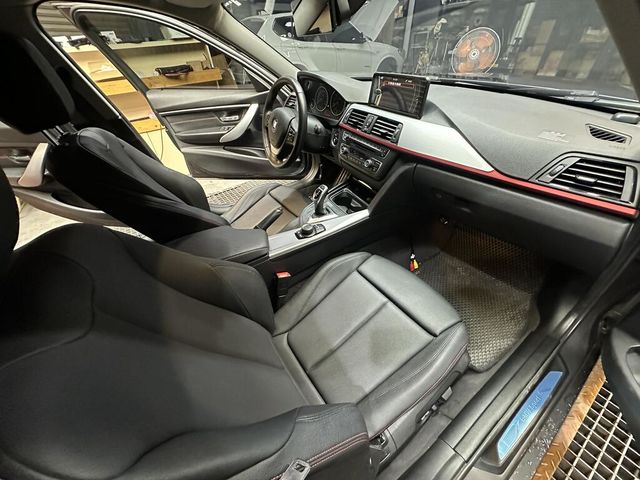 BMW寶馬 320I SEDAN ZA  第14張相片