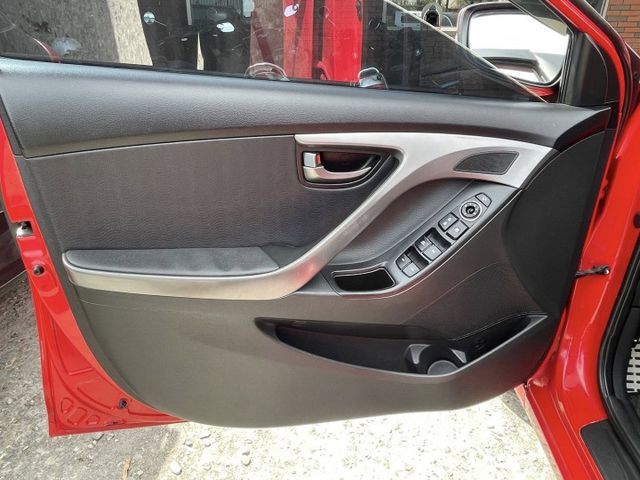 ELANTRA  第13張相片