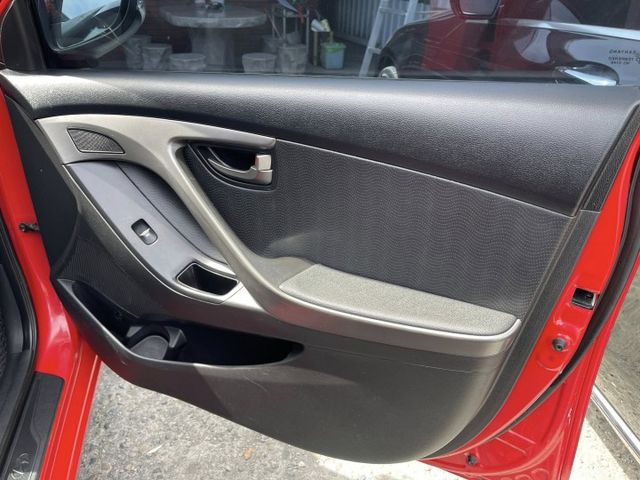ELANTRA  第16張相片