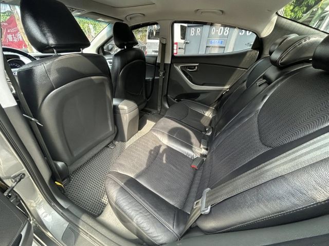 ELANTRA  第9張相片