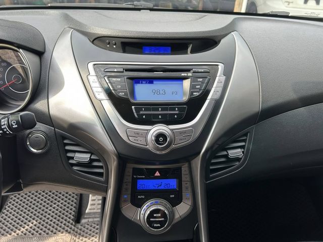 ELANTRA  第14張相片