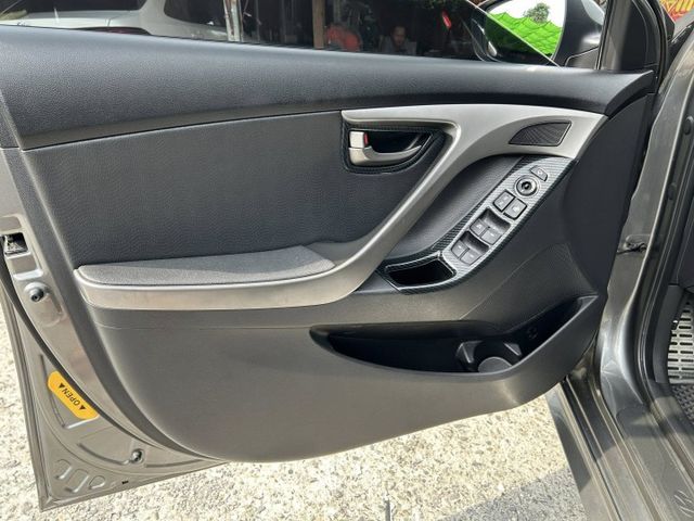 ELANTRA  第15張相片