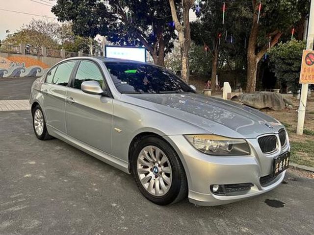 BMW寶馬 320I SEDAN ZA  第3張相片