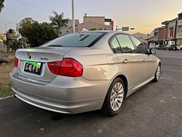 BMW寶馬 320I SEDAN ZA  第4張相片