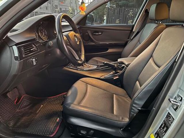 BMW寶馬 320I SEDAN ZA  第9張相片
