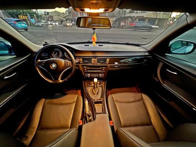 BMW寶馬 320I SEDAN ZA  第11張相片