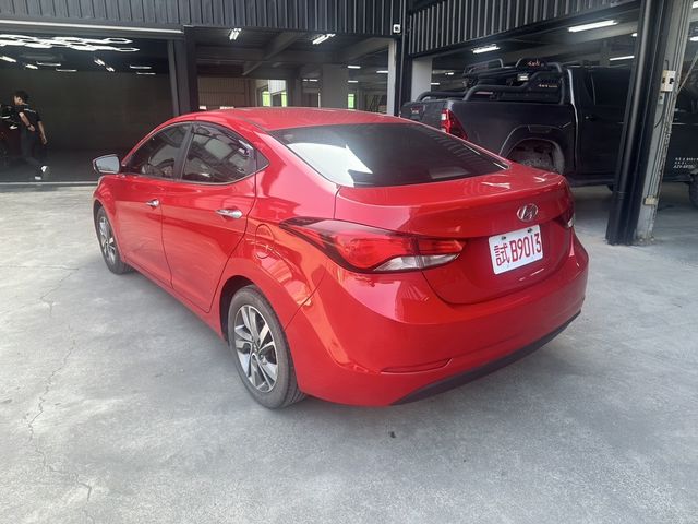 HYUNDAI現代 ELANTRA  第7張相片