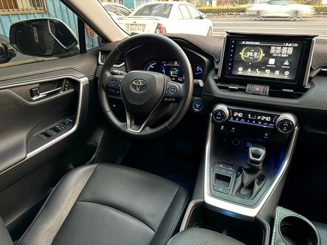 TOYOTA豐田 RAV4  第6張相片
