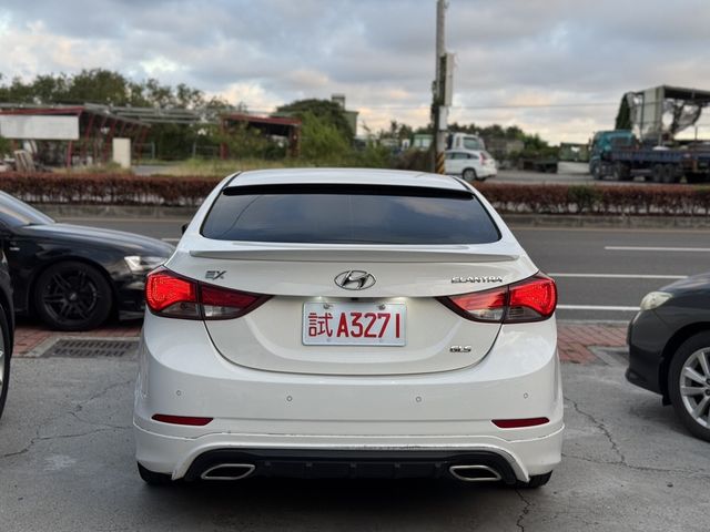 HYUNDAI現代 ELANTRA  第4張相片