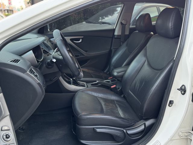 HYUNDAI現代 ELANTRA  第7張相片