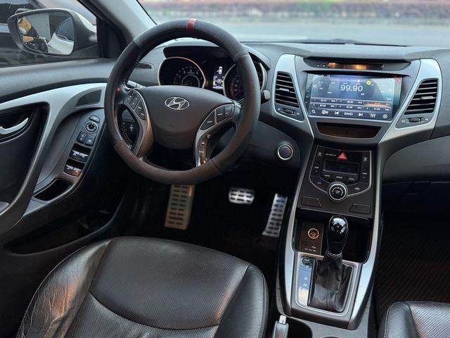 HYUNDAI現代 ELANTRA  第9張相片