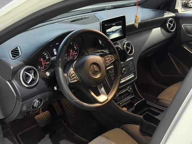 M-BENZ賓士 A180  第5張相片