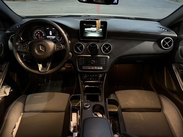 M-BENZ賓士 A180  第6張相片